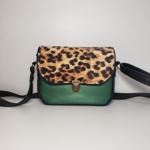 Sac vert brillant et léopard