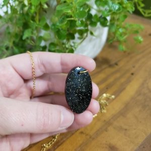 collier cabochon noir