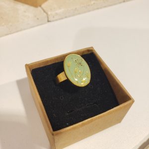 bague doré, fleurs