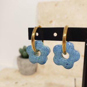 créoles fleurs bleues