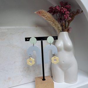 Boucles d’oreilles en Jesmonite et résine.