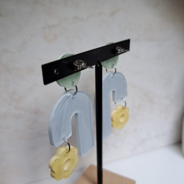 Boucles d'oreilles en Jesmonite et résine. - Image 3
