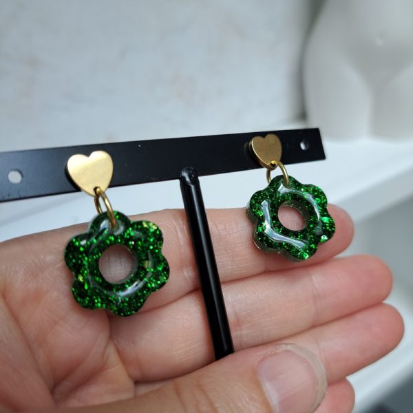 Boucles d'oreilles cœurs et fleurs - Image 3