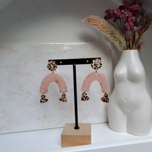 boucles d’oreilles forme U rose nude