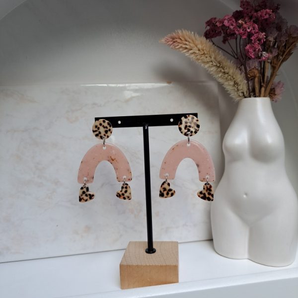 boucles d'oreilles forme U rose nude