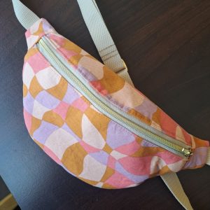 Sac banane motifs ondulés rose, orange, lila, beige