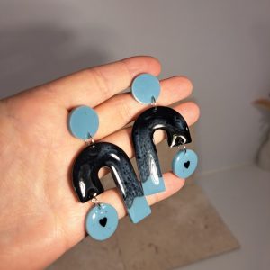 Boucles d’oreilles résine bleue et noir