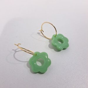 Créoles fleurs résine verte