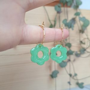 Créoles fleurs résine verte