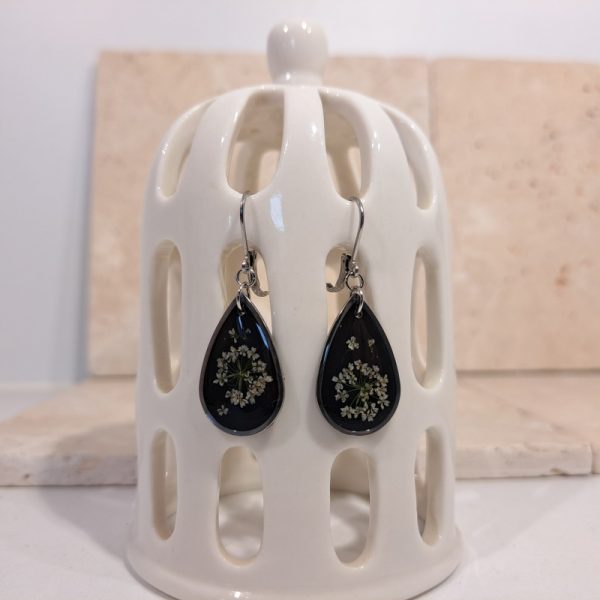 Boucles d'oreilles noir/fleurs - Image 4
