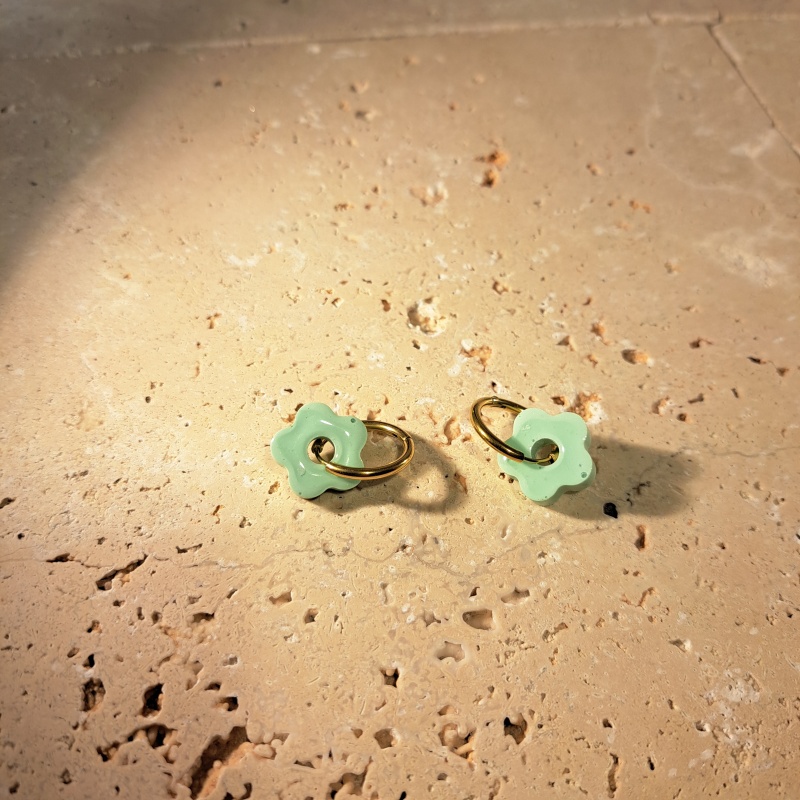 mini créole fleur verte pastel en jesmonite