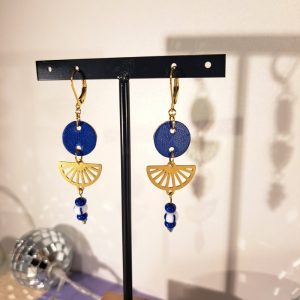 boucles d’oreilles cuir bleu, perles en verre