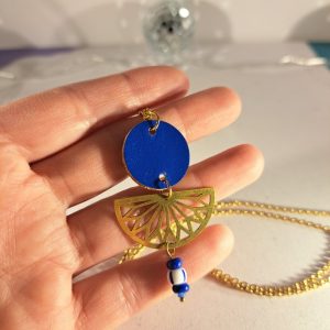 collier rosace et rond en cuir bleu