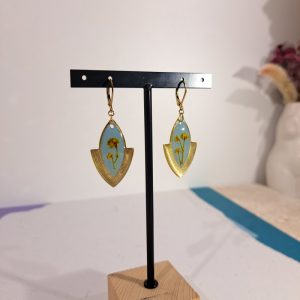 boucles d&rsquo;oreilles bleues fleurs jaunes