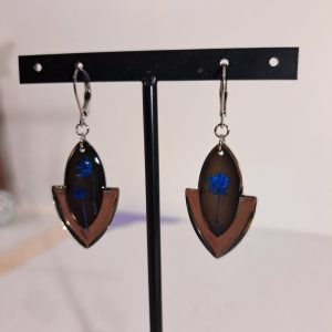 boucles noir fleurs bleues foncées