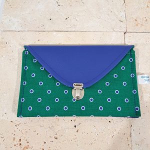 portefeuille vert à pois bleus