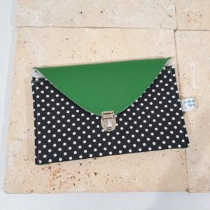 portefeuille vert à pois noirs